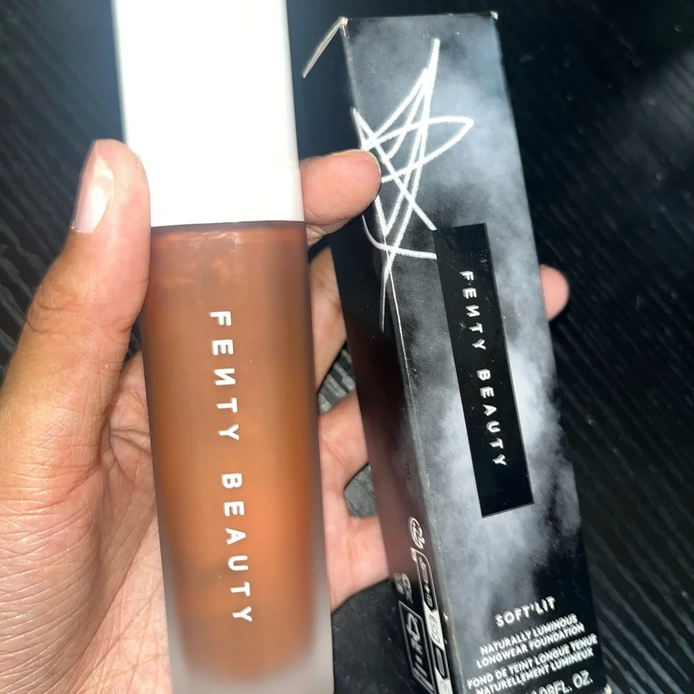 Fenty Beauty Pro Filt'r Foundation in Deep Brown